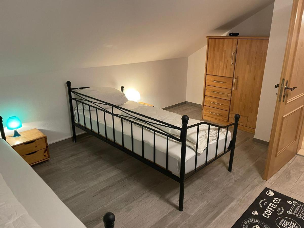 Monteursunterkunft - Fitters' With Shared Kitchen * Egenhofen