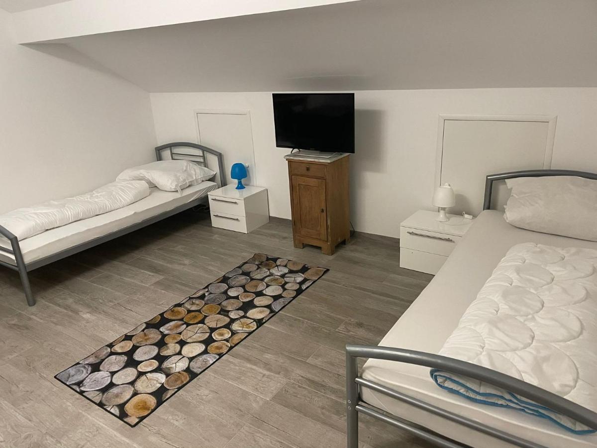 Monteursunterkunft - Fitters' With Shared Kitchen Egenhofen